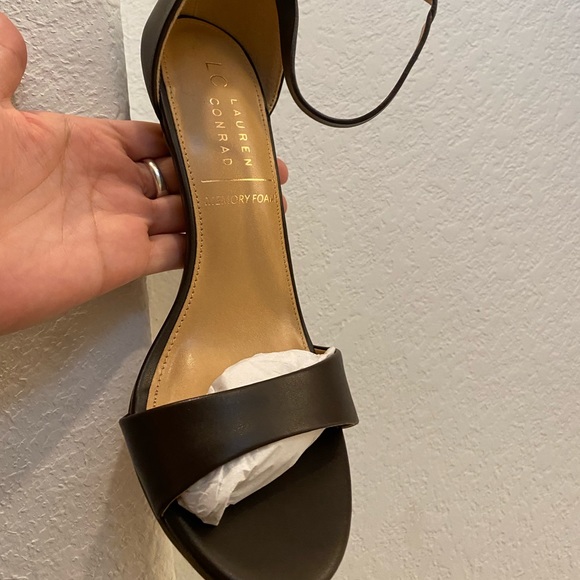 SOLD Memory foam Basic chocolate heels - Picture 2 of 3